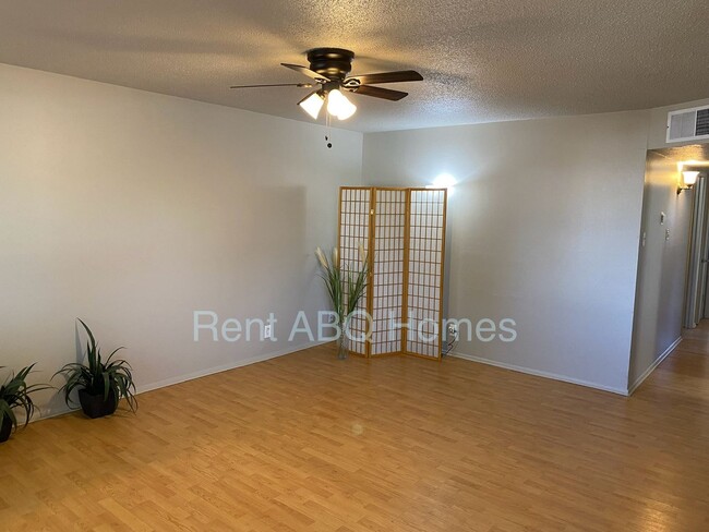 Foto del edificio - 3 Bed, 2 Bath Family Home in Highland School District