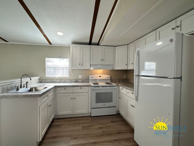 Foto del edificio - Centrally located 2 Bedroom Cottage in Fort Walton Beach!