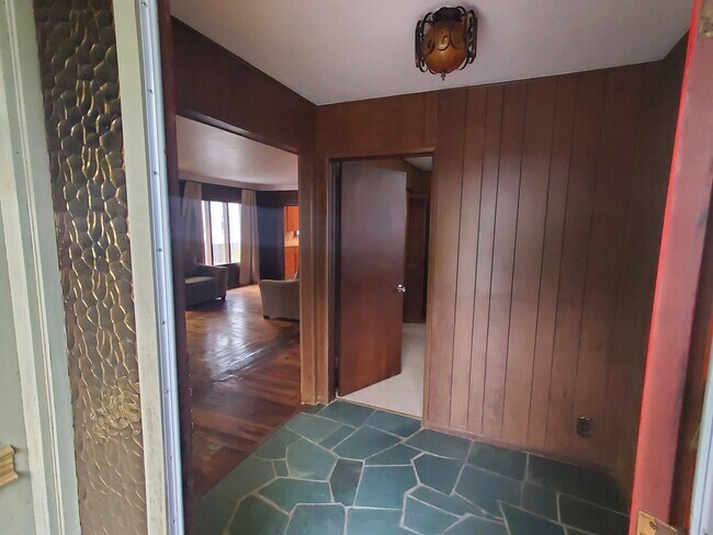 Building Photo - Newly Updated 3 Bedroom 2 Bathroom in Albany!