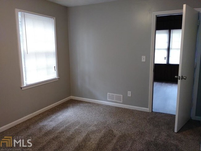 Building Photo - 1349 Flat Shoals Rd SW