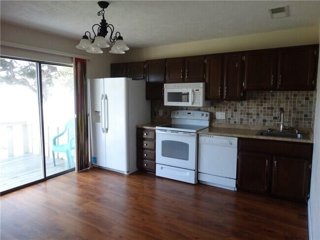 Foto del edificio - 21013 Highland Lake Dr