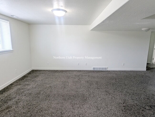 Photo - Spacious 3-Bed, 2-Bath Gem in Bountiful Apartment