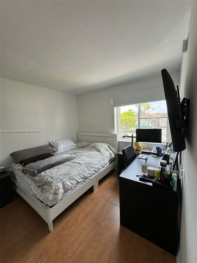 Foto del edificio - 4768 NW 114th Ave
