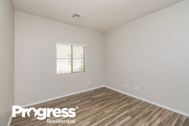 Foto del edificio - 4734 E Laurel Ave