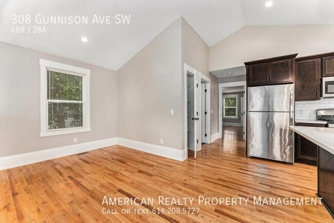 Foto del edificio - 308 Gunnison Ave SW