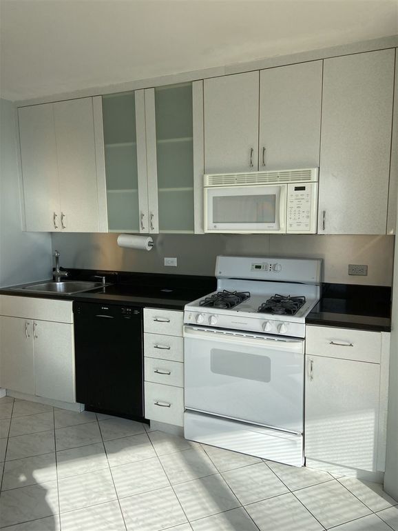 Foto del edificio - 7004 Boulevard E