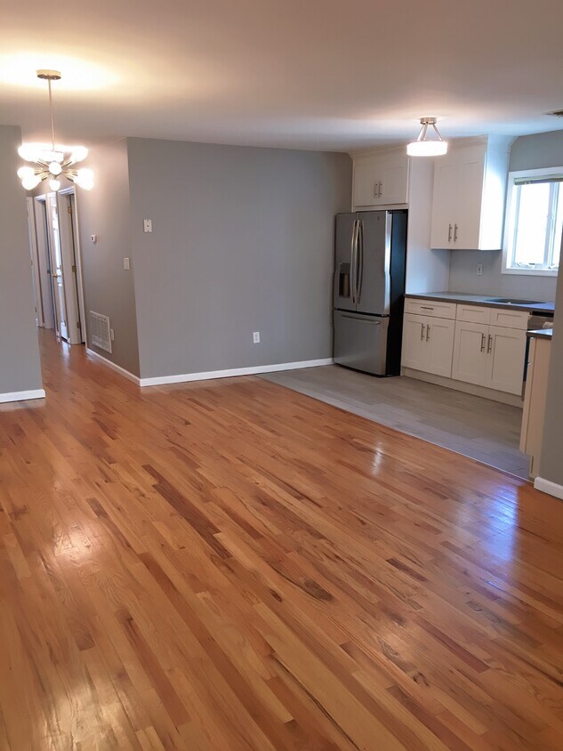 Primary Photo - 305 7th St