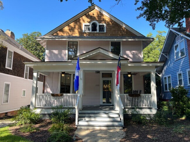Foto del edificio - Incredible 3BD, 2.5BA House in Boylan Heig...