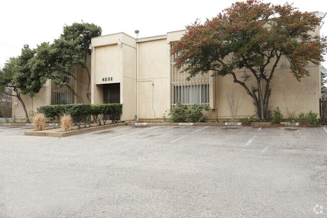 Foto del edificio - 4232 Rawlins St