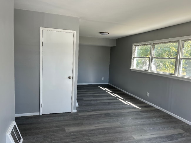 Photo - 323 Shepley Dr House