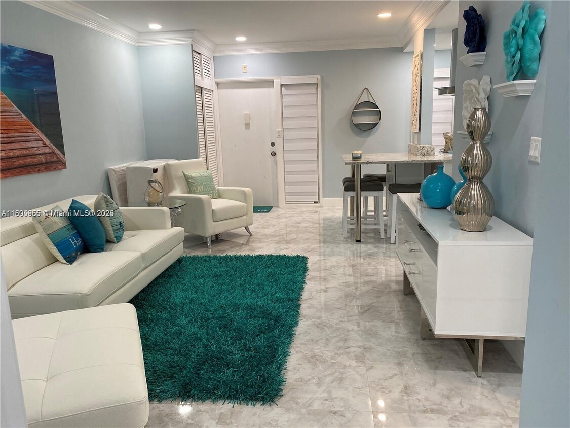 Foto principal - 1967 S Ocean Blvd