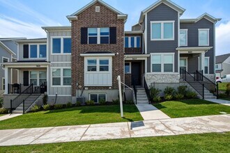 Building Photo - 1627 W Talus Rdg Dr