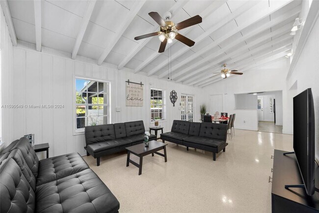 Building Photo - 19 NE 3rd St