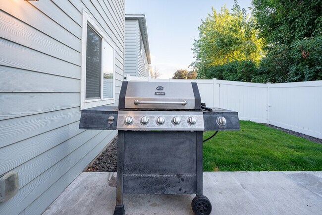 Building Photo - 5 S Kellogg St