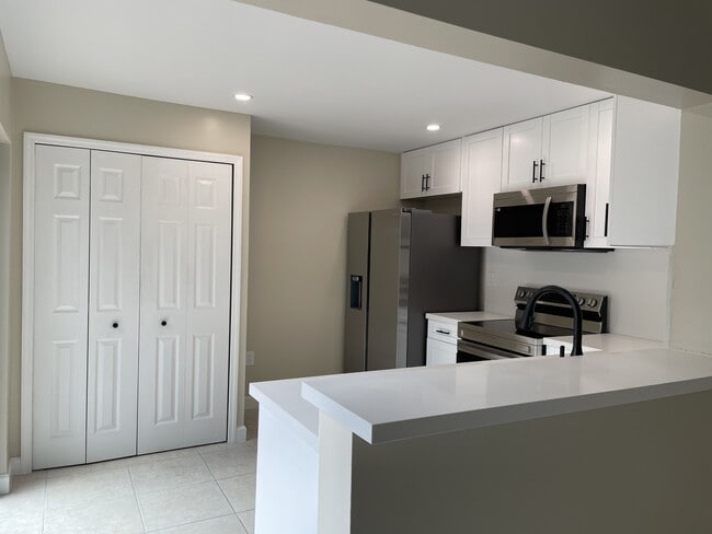 Photo - 4702 SW 67th Ave Townhome