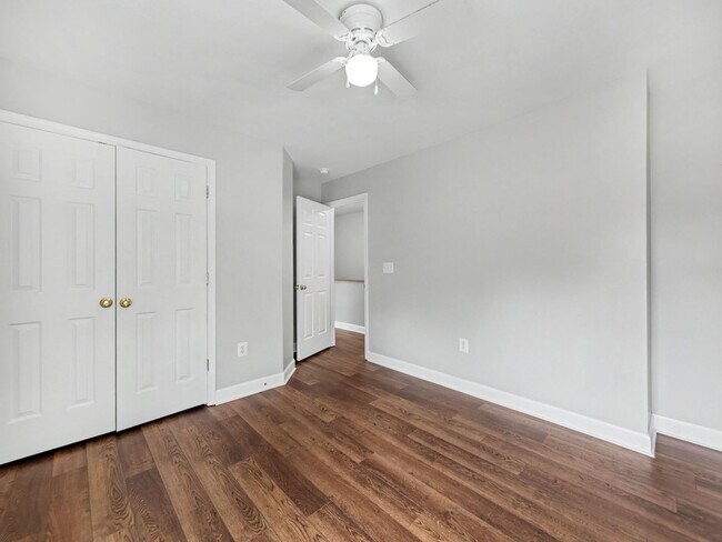 Building Photo - 242 5th St