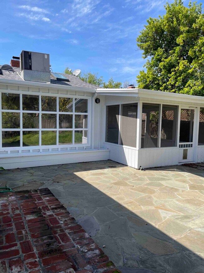 Foto del edificio - 5348 Norwich Ave