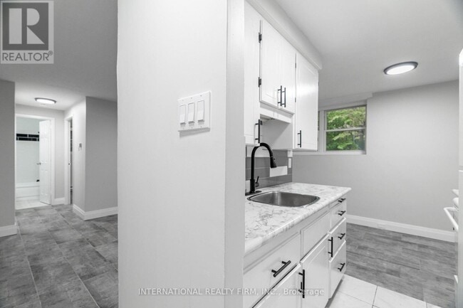 Building Photo - 24 Brookside St
