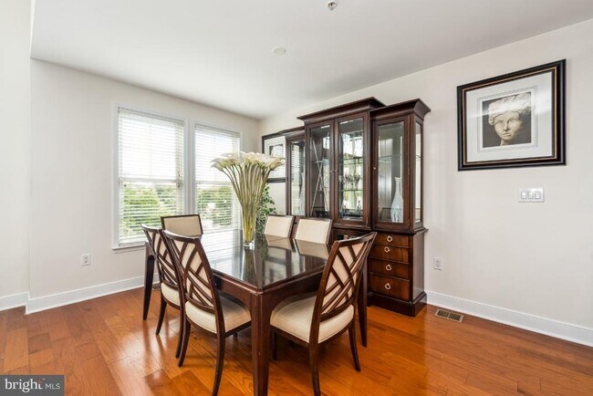 Foto del edificio - 1418 N Rhodes St