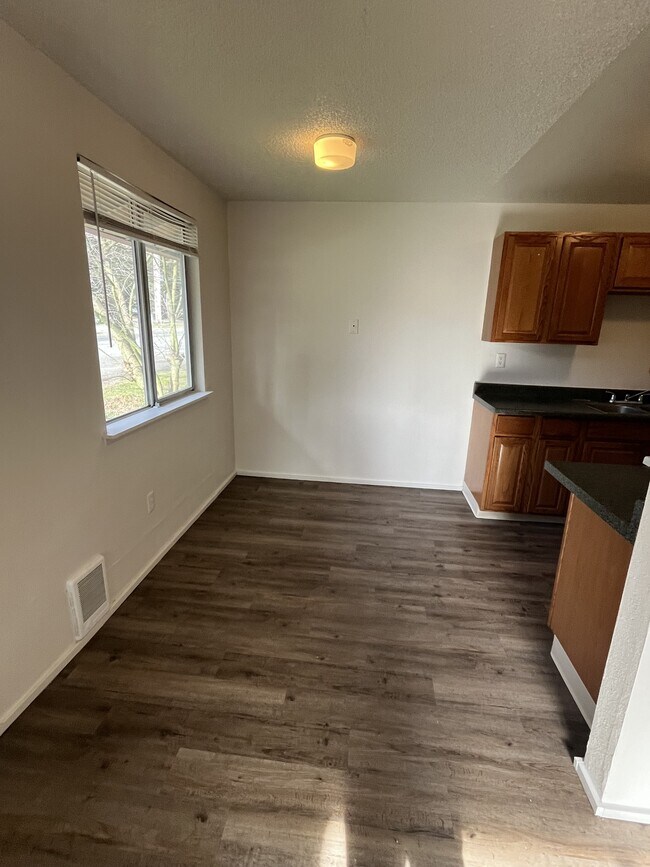 Foto del edificio - 7743 Pacific Ave SE