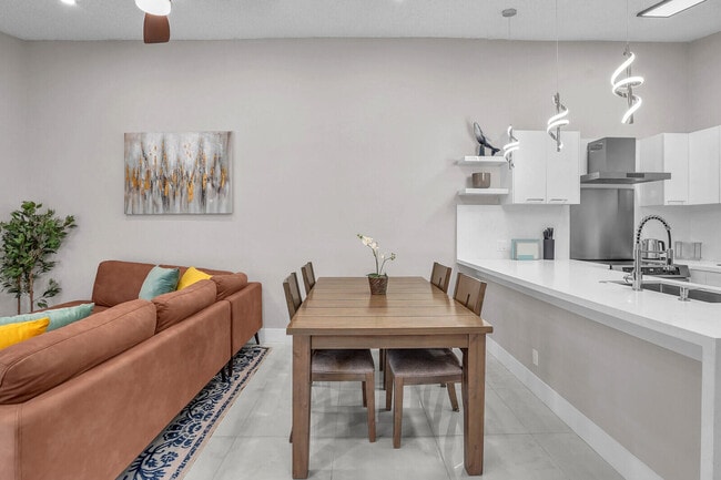 Foto del edificio - 1329 Periwinkle Pl