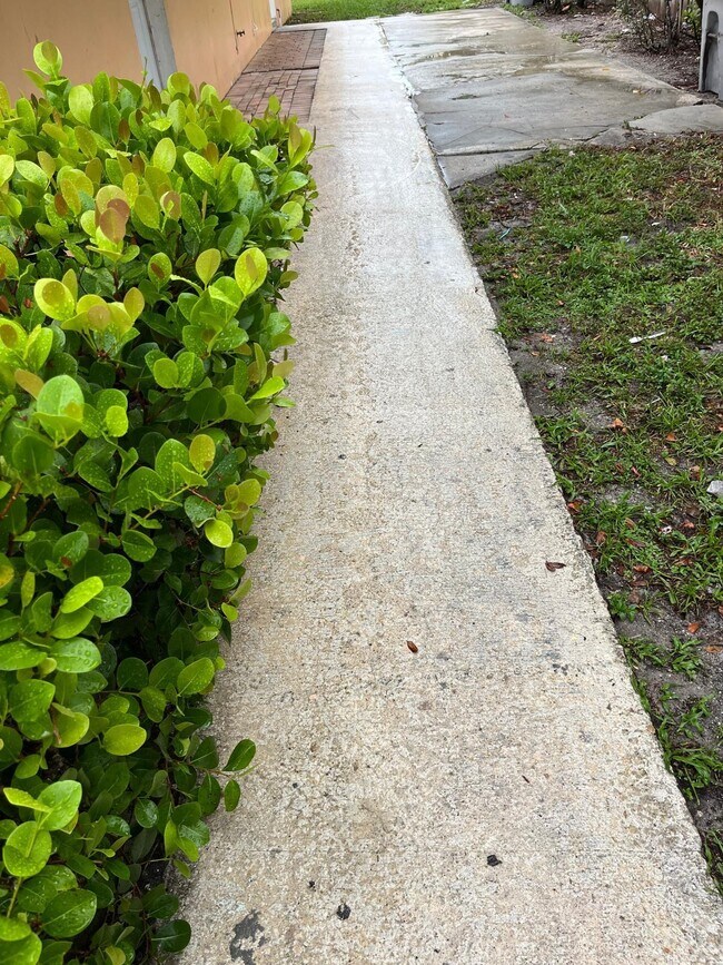 Foto del edificio - 861 SW 10th Dr