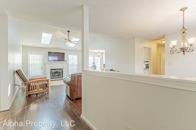 Building Photo - 3 br, 2 bath House - 103 Fawnbrook Dr