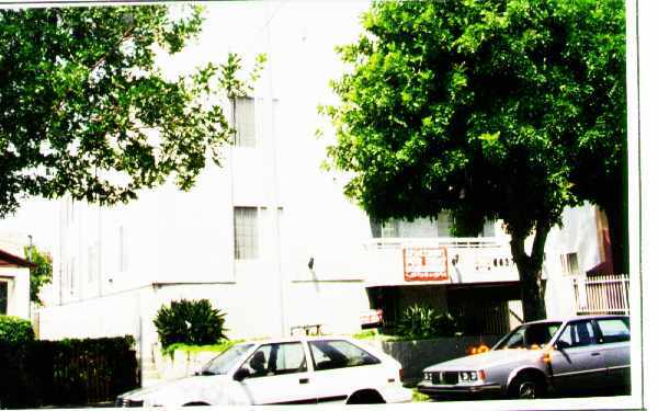 Building Photo - 6637 Sylmar Ave