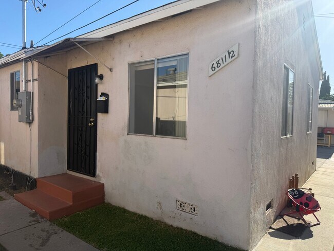 Foto del edificio - 6811 Chanslor Ave
