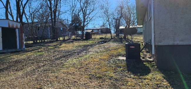 Building Photo - 210 N Elm St