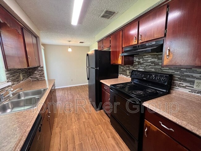 Foto del edificio - 2593 Spring Lake Rd W