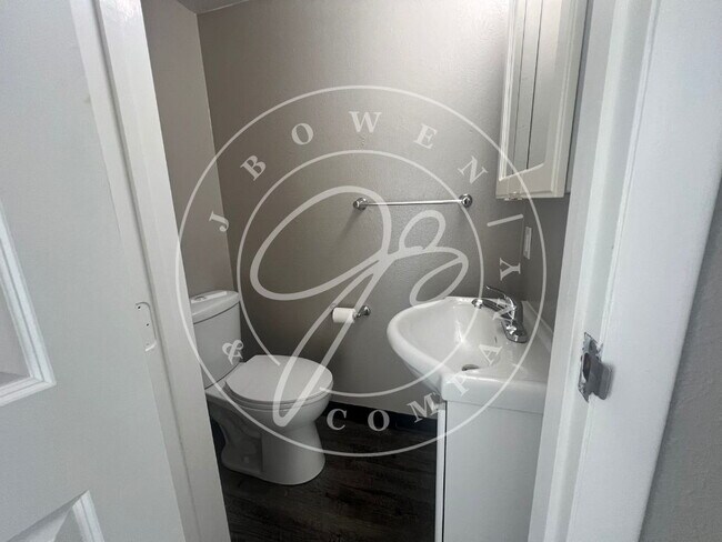 Foto del edificio - 4526 N Lockwood Ave