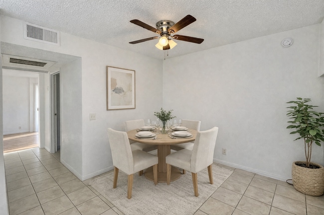 Building Photo - 2BD/2BTH with Central A/C, Private Patio, Walk-In Closet, Onsite Laundry, and Parking!