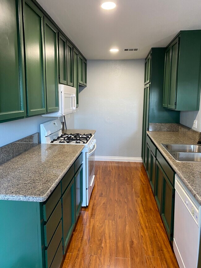 522 W Dunton Ave Unit 37, Orange, CA 92865 Condo for Rent in Orange