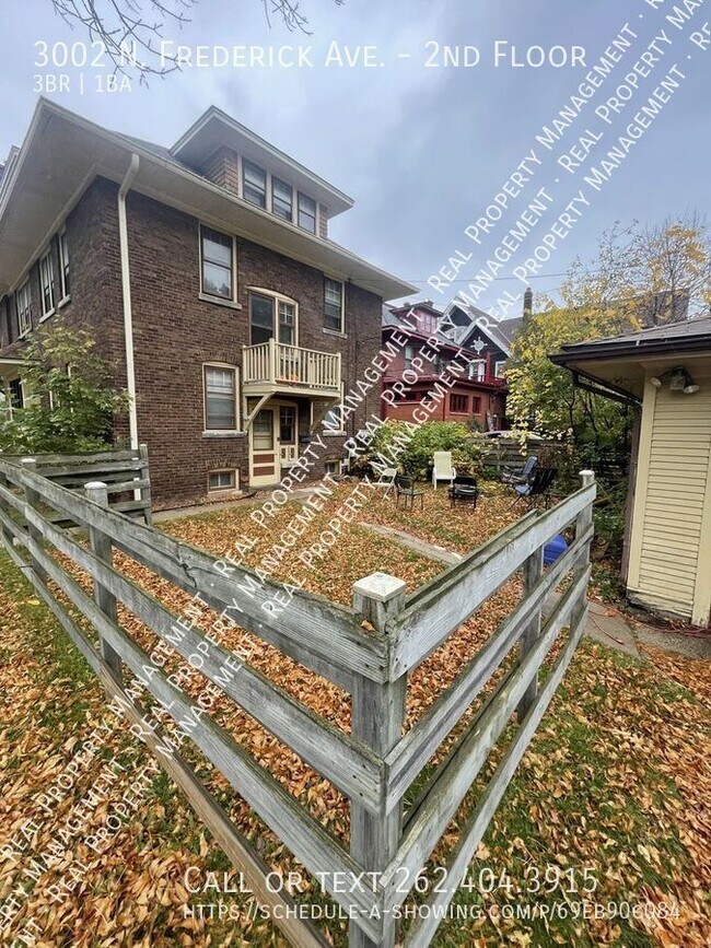 Building Photo - Remodeled Three Bedroom Upper Duplex