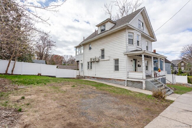 Building Photo - 1009 Hudson Ave