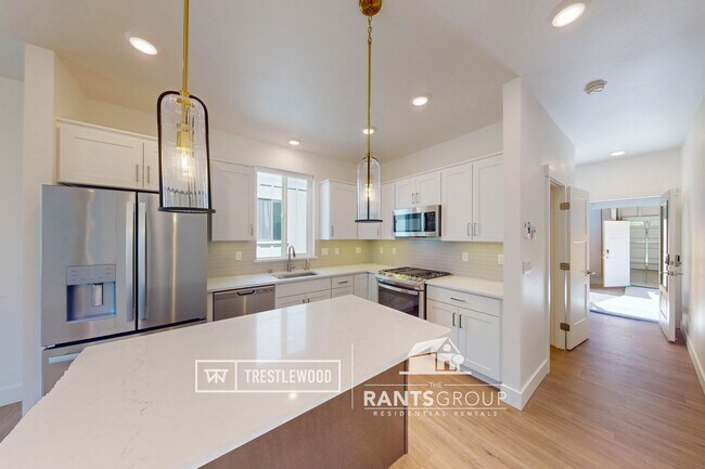 Building Photo - Brand New! Modern Home in Trestlewood – Wh...