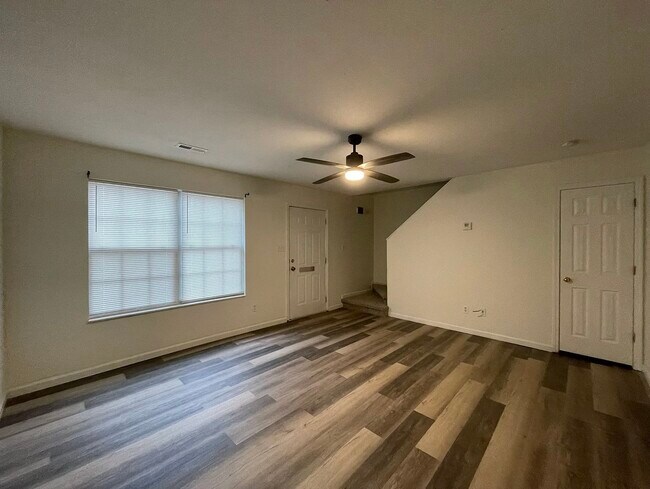 Foto del edificio - 2943 Colt Dr