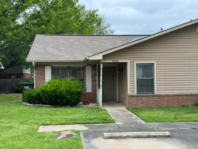 Foto del edificio - 2630 W C St