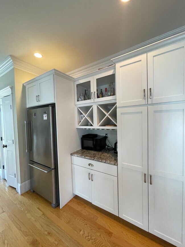 Building Photo - 15 Hall Ave