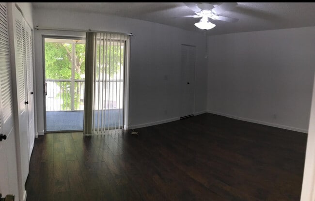 Building Photo - 700 Village Green Ct