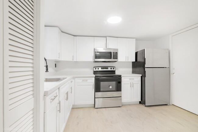 Fully Renovated Kitchens - Parkview Apartments