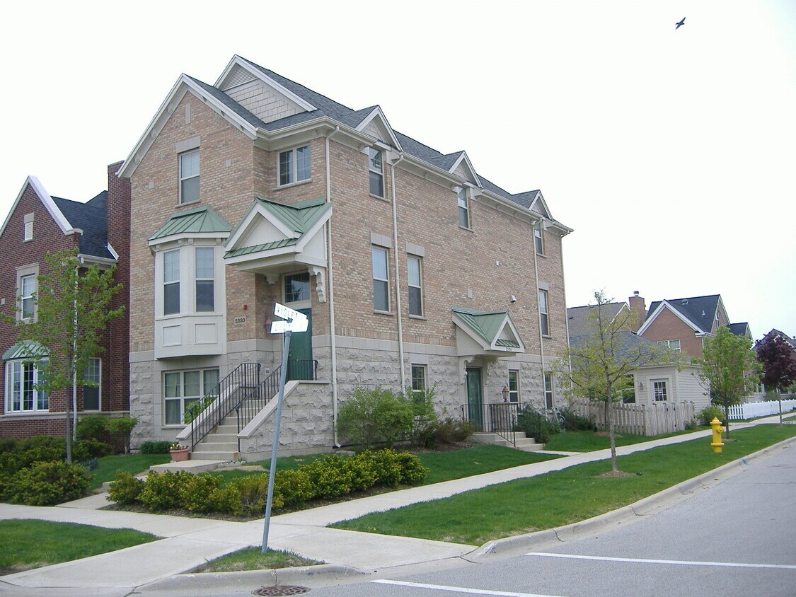 2330 Lily Ln, Glenview, IL 60026 Townhome Rentals in Glenview IL