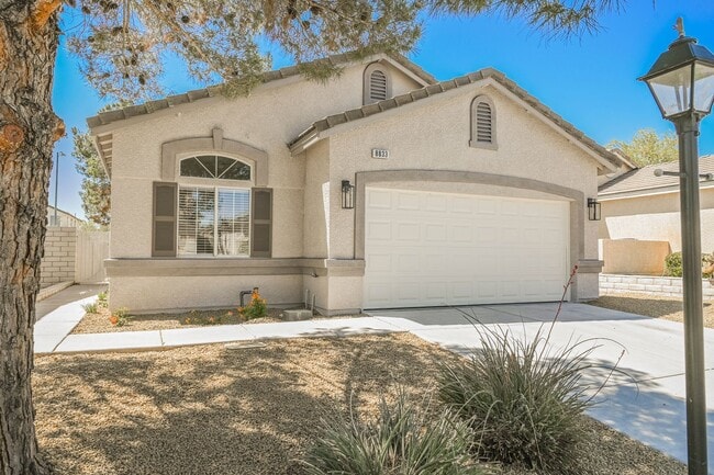 Building Photo - Single Story 3 Bedroom 8833 Square Knot