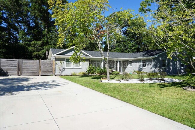 Building Photo - 109 E Sand Hills Dr