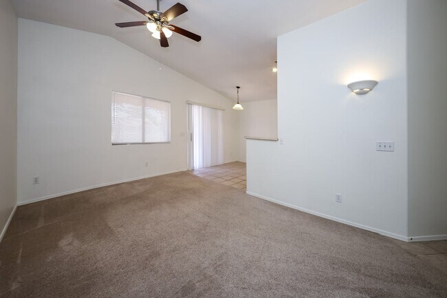 Foto del edificio - 8256 S Vía Del Forjador