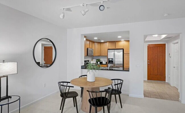 Foto del edificio - "Chic & Spacious 1-Bedroom Retreat with Ce...