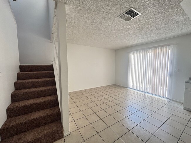 Building Photo - East Palmdale Townhouse