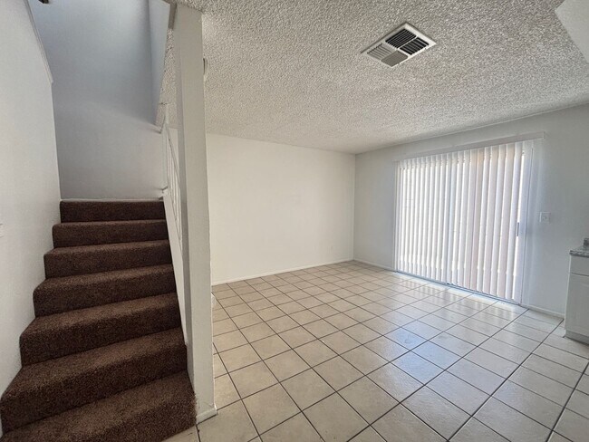 Foto del edificio - East Palmdale Townhouse