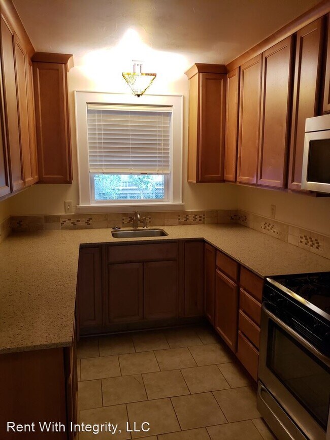 Building Photo - 3 br, 1.5 bath House - 911 E Call Street